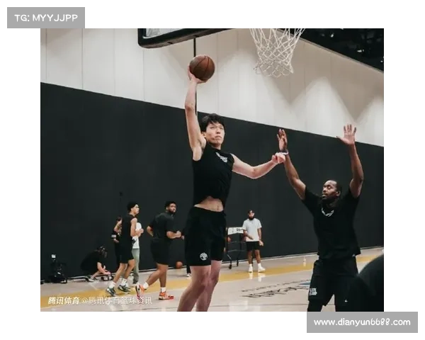 开拓者助教称赞杨瀚森防守轮转提升显著 表现持续进步